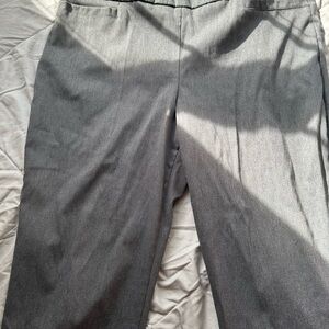 💚3/$25 Kim Rogers Women's 20 short Gray Ankle Pants